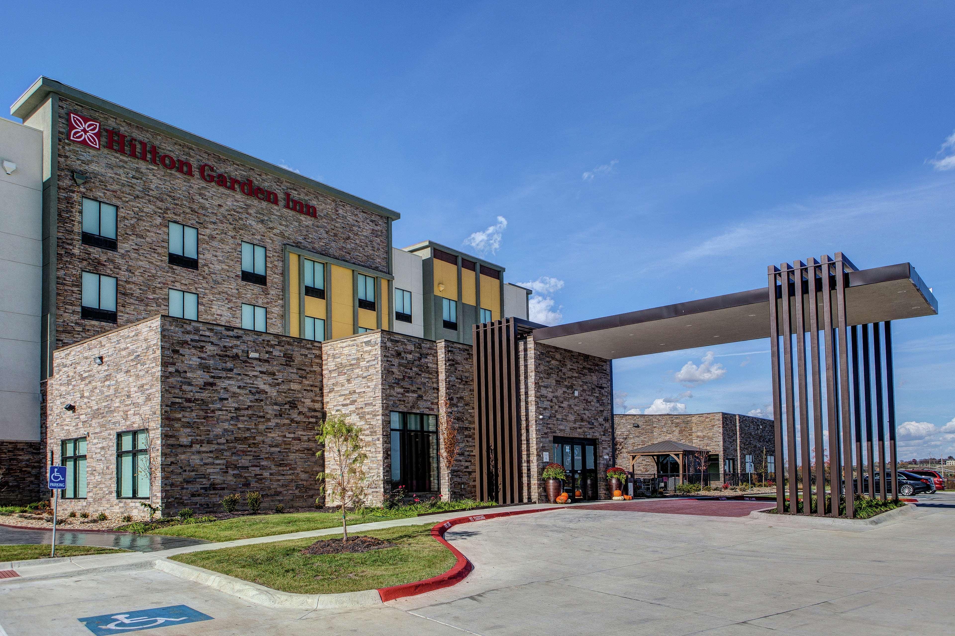Hilton Garden Inn Topeka Exterior foto