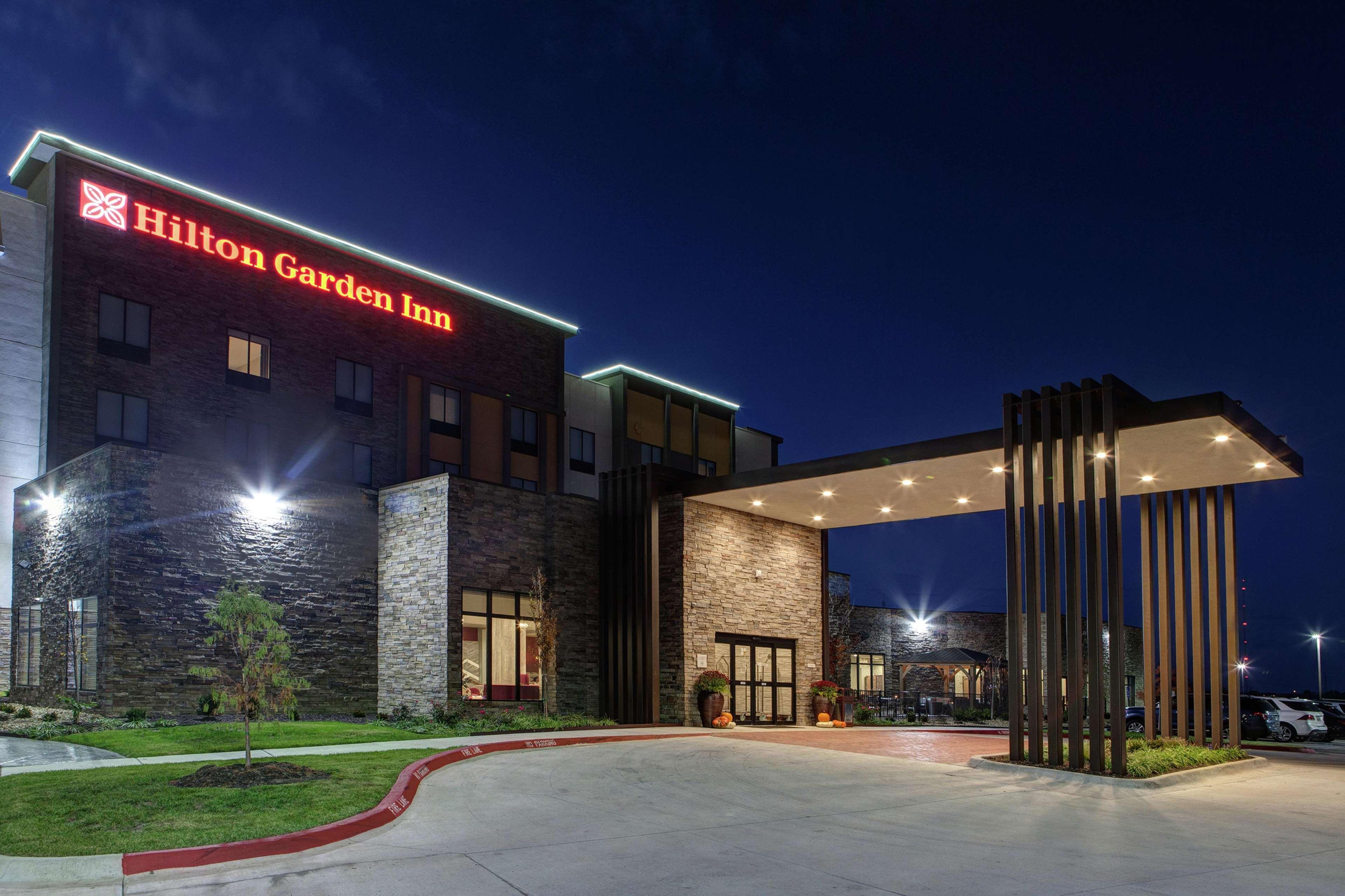 Hilton Garden Inn Topeka Exterior foto